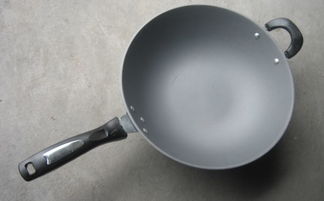 铁锅怎么除锈，铁锅怎么除锈以后再不生锈不粘锅