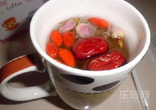 玫瑰花枸杞红枣泡水的功效，花旗参红枣枸杞泡水喝的功效