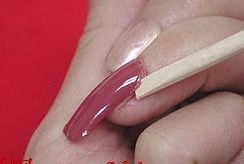 贴甲片怎么卸下来，贴甲片怎么卸下来自己在家