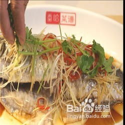 如何做清蒸鱼，如何做清蒸鱼简单家常菜做法视频
