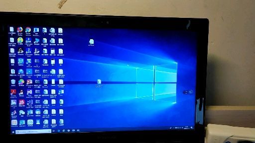 笔记本闪屏，笔记本闪屏黑屏但电脑一直在运行