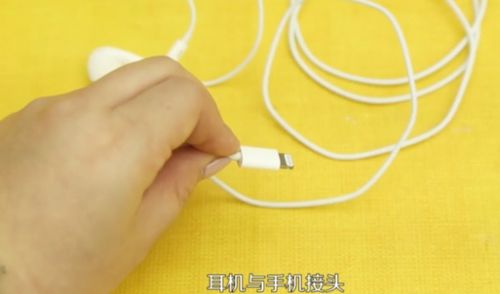 半入耳式耳机戴法图解，耳机正确佩戴方法