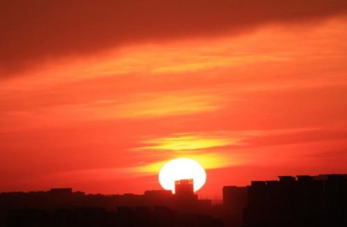 什么的朝霞，什么的朝霞填上合适的词语