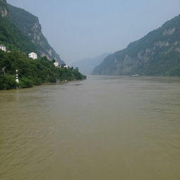 两岸青山相对出下一句，两岸青山相对出下一句是什么意思