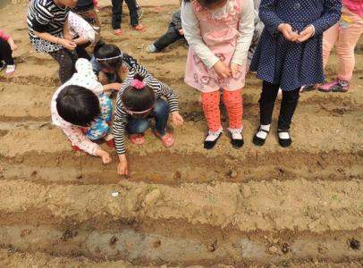 童孙未解供耕织的供是什么意思