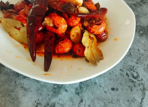 辣爆虾尾的做法，辣爆虾尾怎么做