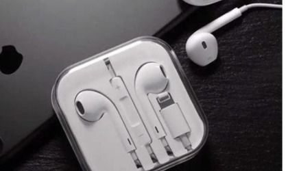 Airpods充电时指示灯不亮，airpods充电时指示灯不亮了