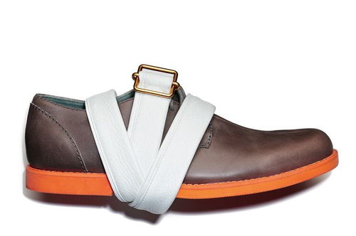 鞋子夹脚怎样能撑大