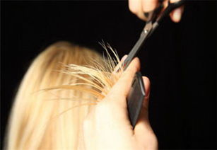 梦见去理发店剪头发剪短了，梦见去理发店剪头发剪短了不高兴