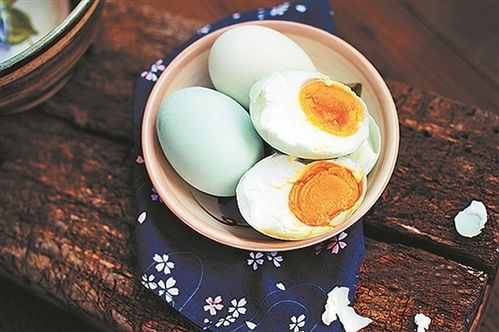 咸鸭蛋煮多久，咸鸭蛋煮多久能熟出油