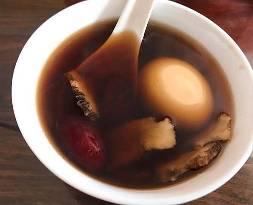 红糖煮蛋的功效和作用，多吃红糖鸡蛋有什么好处
