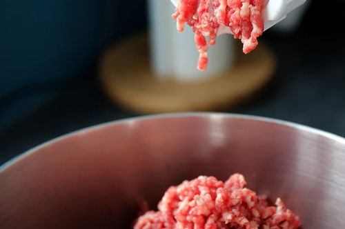 梦见别人吃肉是什么意思，梦见吃肉是什么意思梦见吃排骨