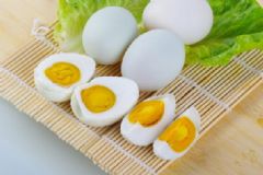 咸鸭蛋能保存多久，熟的咸鸭蛋怎么保存时间长