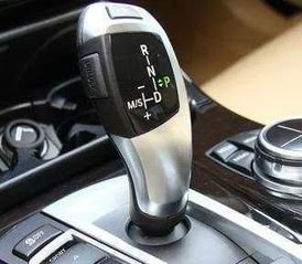 自动挡倒车，自动挡倒车是哪个字母