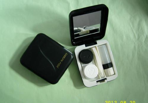 怎么用小吸盘取隐形眼镜，怎么取隐形眼镜