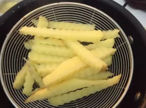 土豆怎么做炸薯条，新鲜土豆怎么做炸薯条