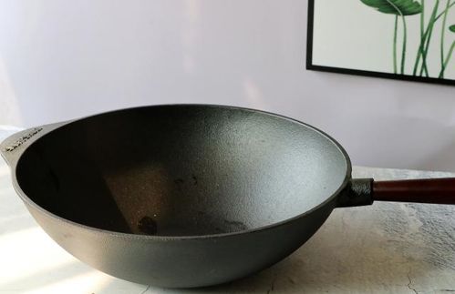 铸铁锅的正确开锅方法