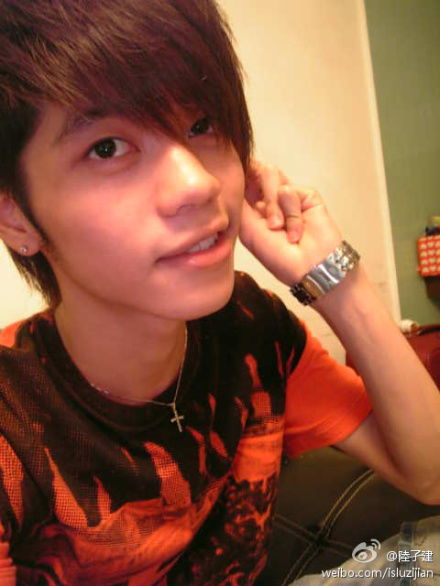 绑架帅哥类的小说,要有名气,更新快的