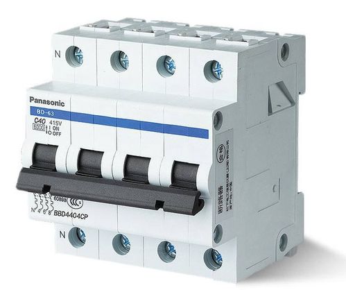 三相四线断路器，三相四线断路器型号图片