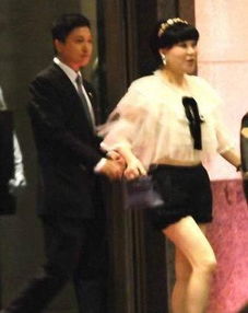 吕良伟为富商妻子庆生,被质疑靠老婆吃软饭,你怎么看?