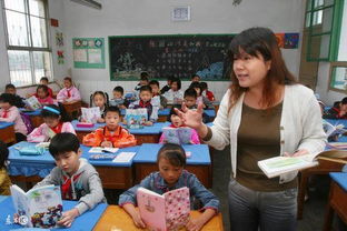 小学老师工资高吗?刚入职一般是多少