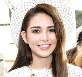 长着一张“大长脸”也好看的6位女星,个个明艳大气,满屏高级感_百度知 