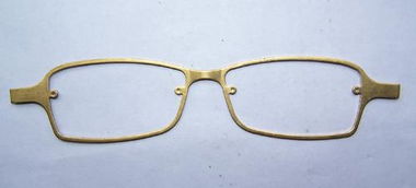 眼镜的镜片掉了该怎么安上去