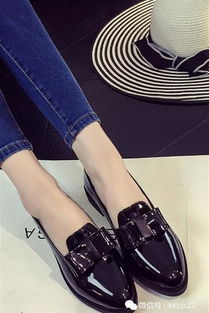 英伦风鞋子搭配什么衣服