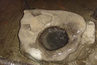 滴水穿石的故事简短版