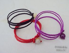 红绳手链怎么编,要带穿珠的