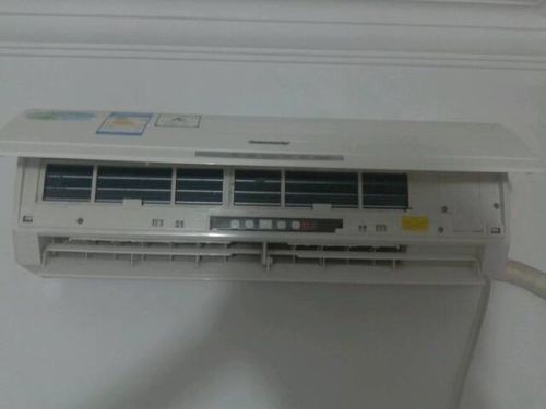 空调不脏却吹出脚臭味