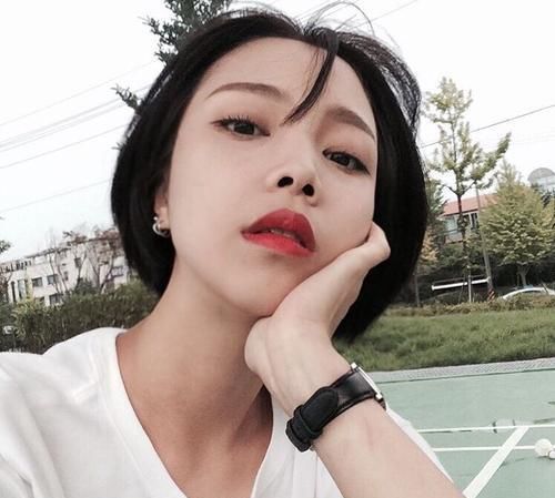 十个男人偷看五个美女洗澡(猜一成语)