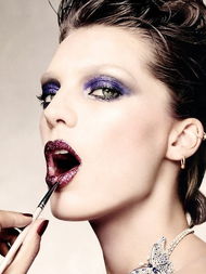 浓妆淡抹的抹是什么意思