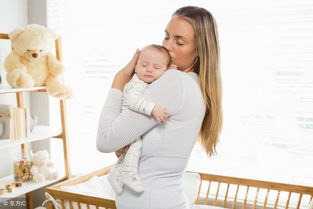 三个月的宝宝可以竖着抱吗,婴儿青蛙抱姿势图片