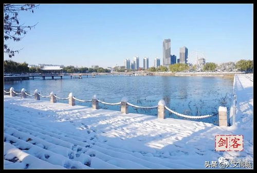 "风欺雪压"是不是近义词成语?