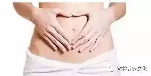 女士每天艾灸小腹的好处