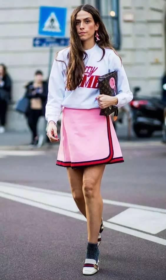 卫衣可以搭配什么裙子好看