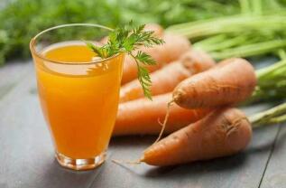 胡萝卜汁生喝还是熟喝