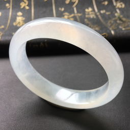 贵妃镯是什么样,扁镯子是什么样