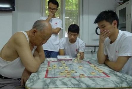 经常和电脑下象棋对棋力有提高吗?