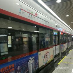 人民广场地铁站有几个服务中心在哪里