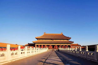 形容“故宫”的两个字的形容词有哪些?