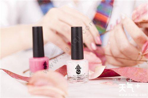 怎么快速去除指甲油