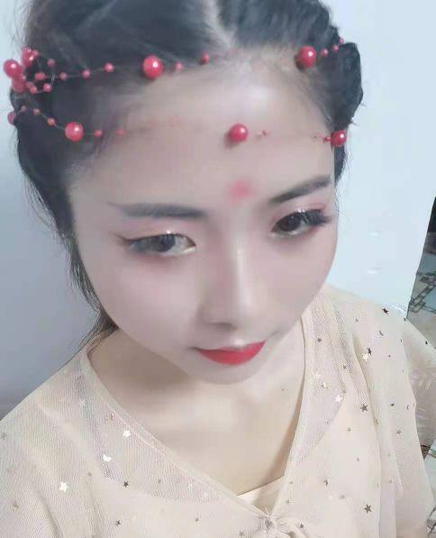 楚楚可怜的意思