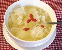 冰糖雪梨银耳汤有什么功效
