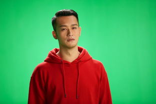 超难动作!崔碧珈与“美国队长”沙滩玩健身,曾与吴浩康闹翻收场