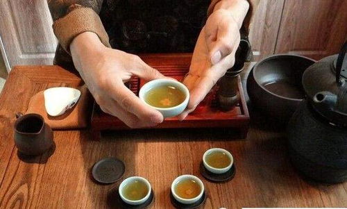 倒茶时用手指敲桌子是什么意思