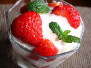 草莓冰淇淋的做法 草莓冰淇淋的做法介绍