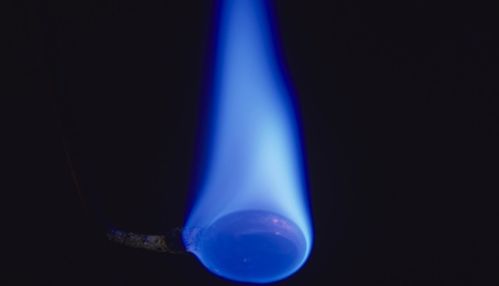 木炭在氧气中燃烧的现象是___,文字表达式为__