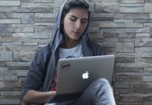 小说男主名字现代好听